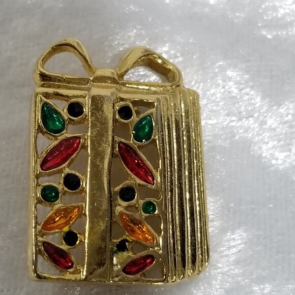 Christmas brooch gift has AAI on the back 1.1642 - Picture 9 of 9